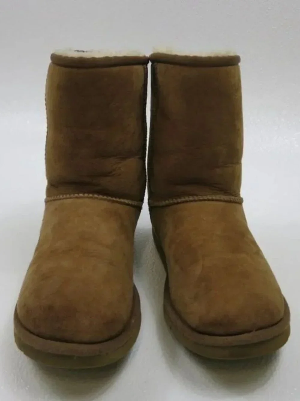 UGG Australia Classic Short 5825 Insulated Boots Shoes Women's Footwear sz 6